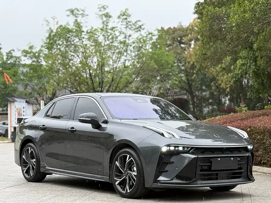 Lynk & Co 03