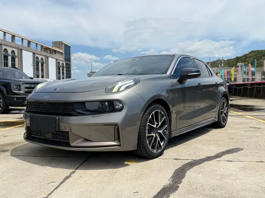 Lynk & Co 03