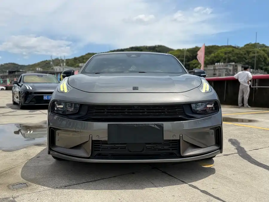 Lynk & Co 03