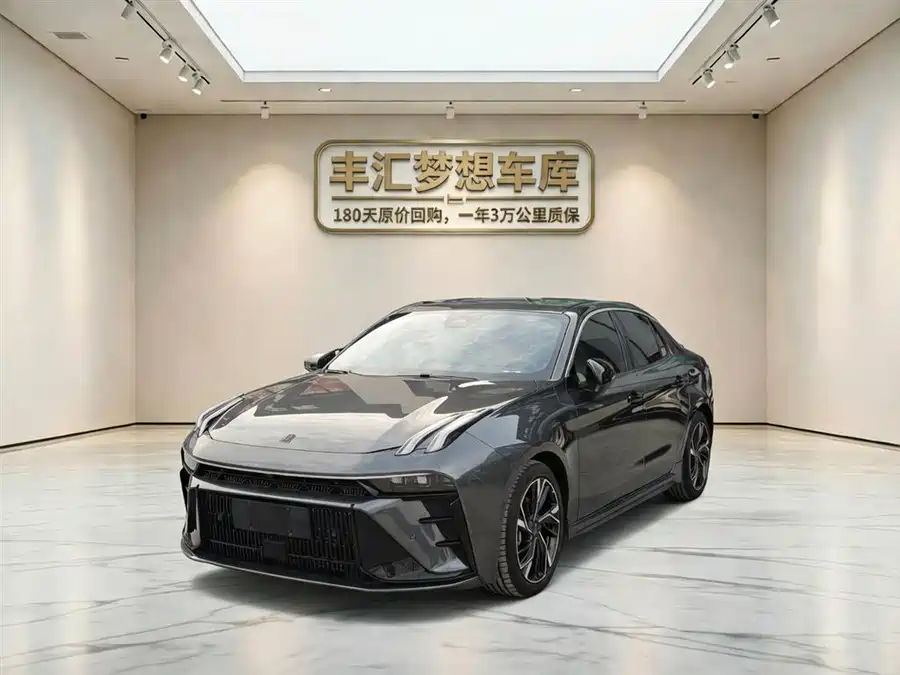 Lynk & Co 03