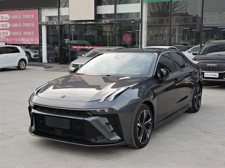 Lynk & Co 03