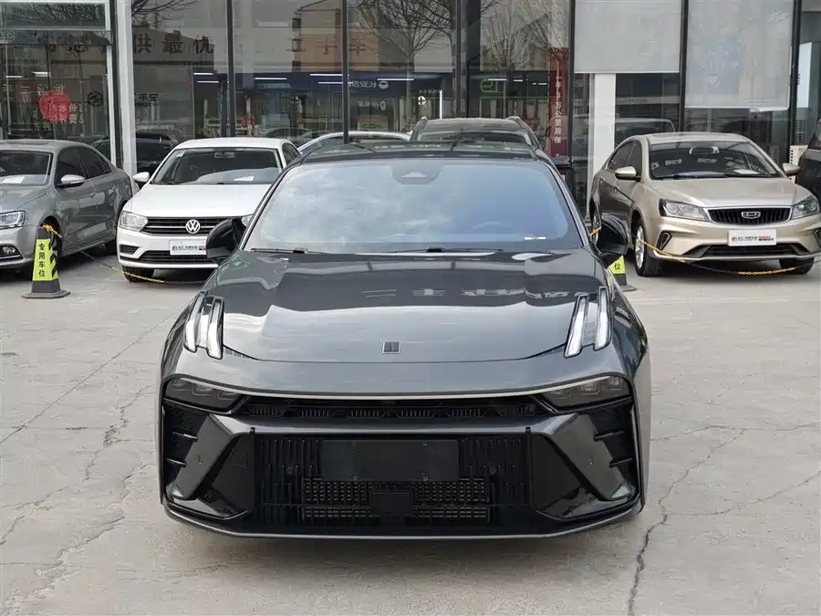 Lynk & Co 03