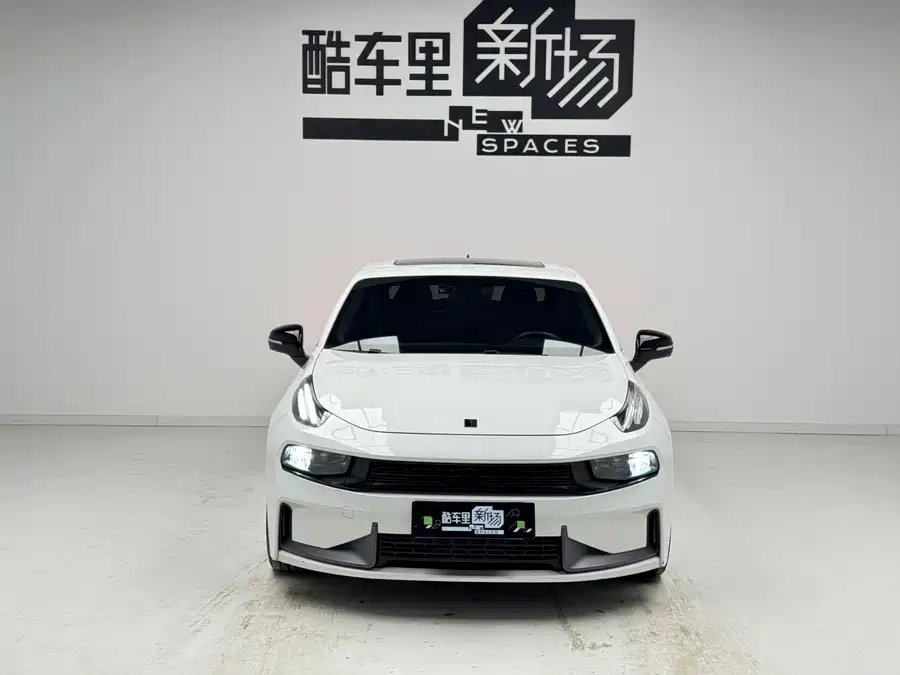 Lynk & Co 03