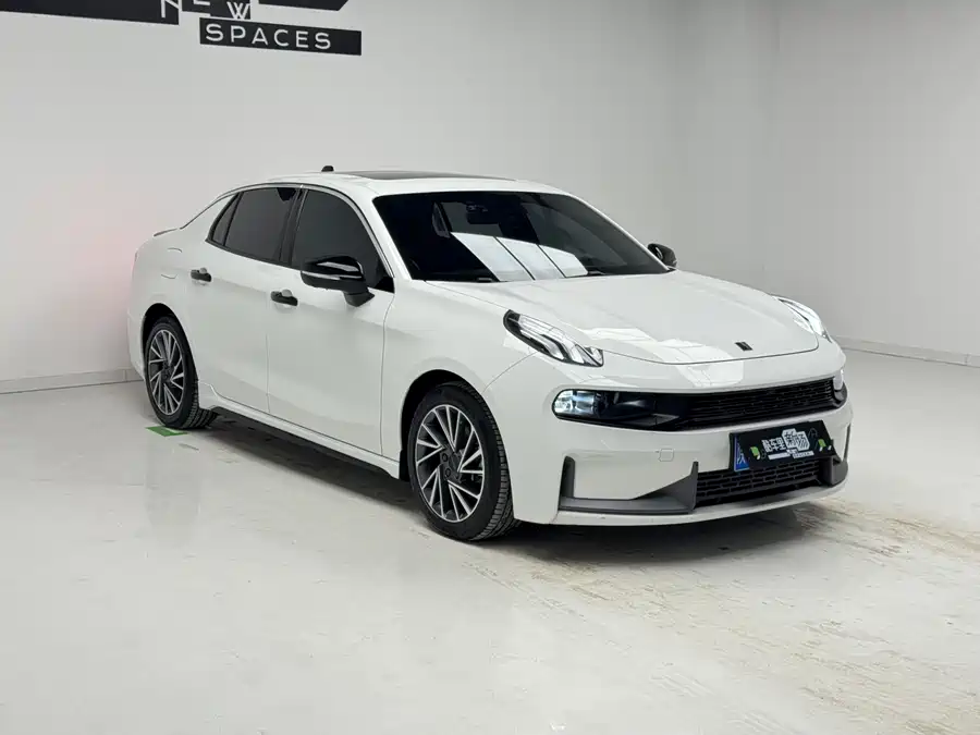 Lynk & Co 03