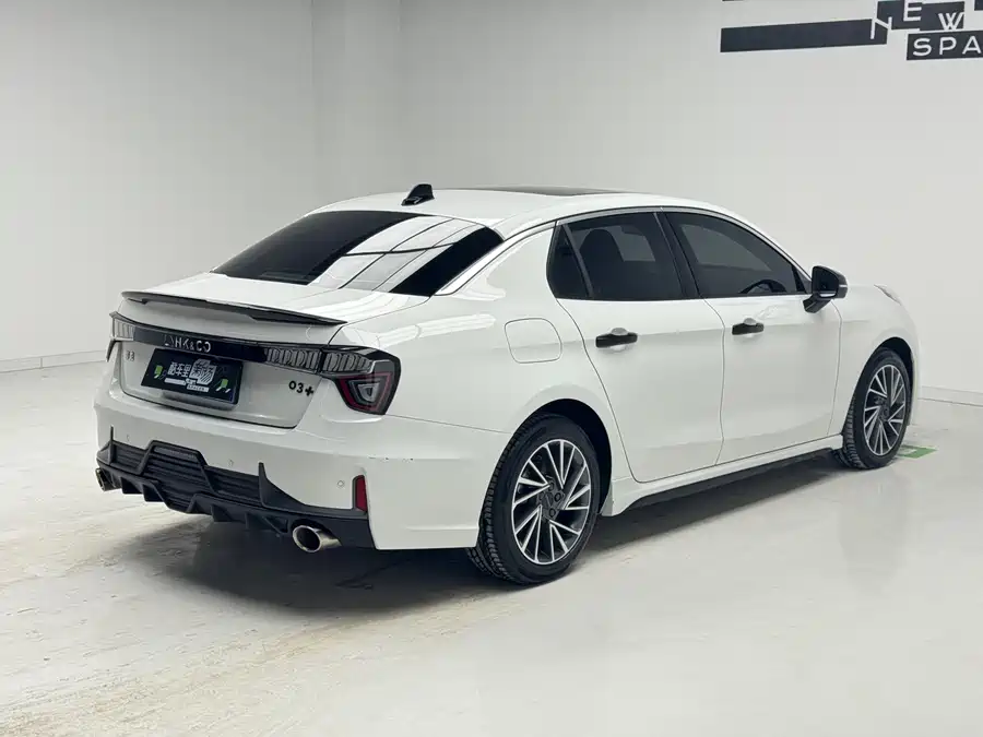 Lynk & Co 03