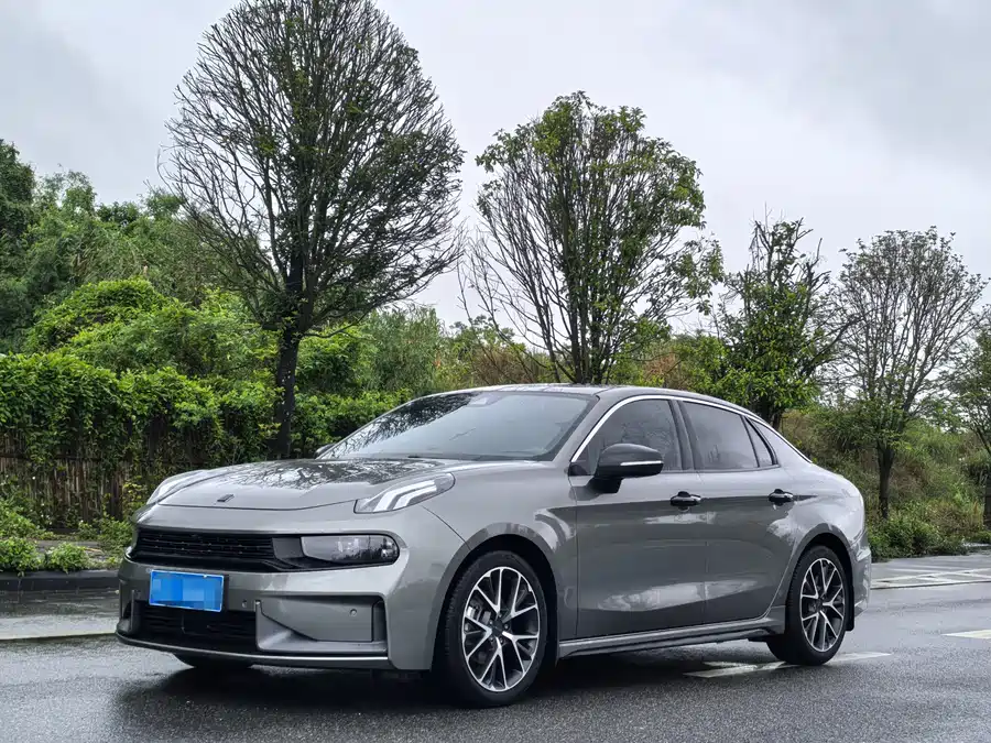 Lynk & Co 03