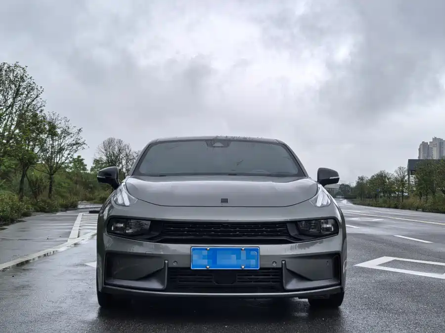 Lynk & Co 03