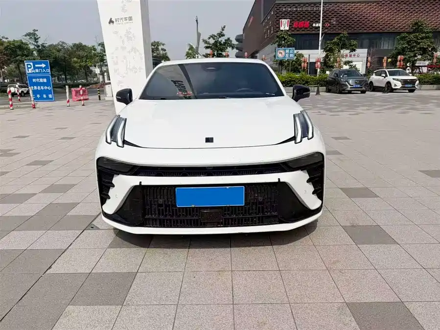 Lynk & Co 03