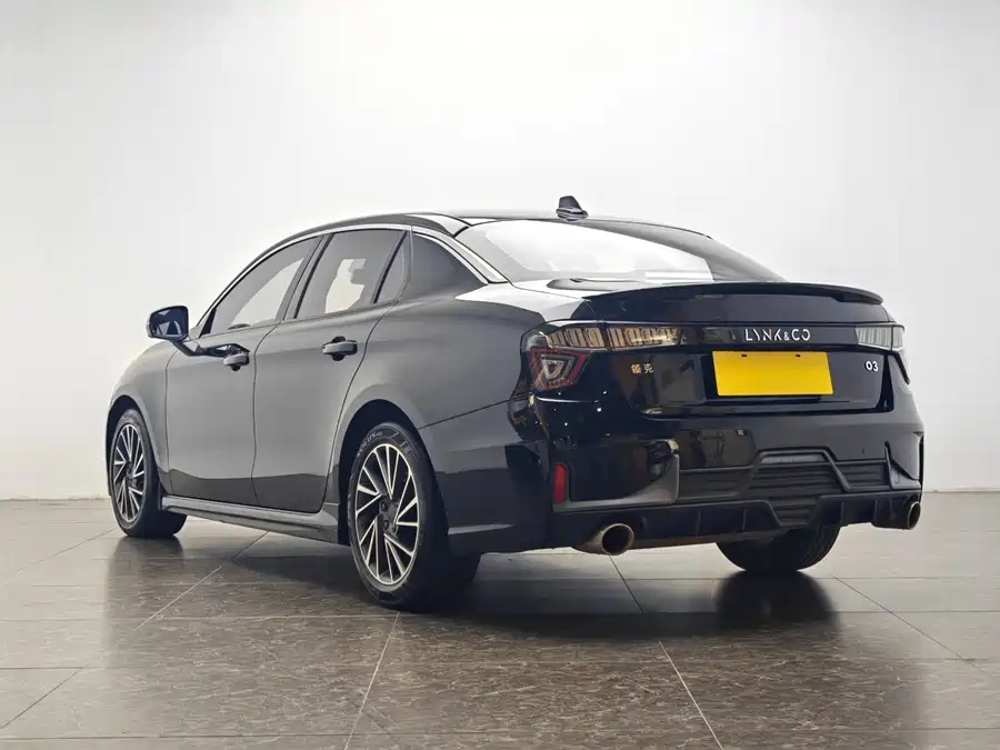 Lynk & Co 03