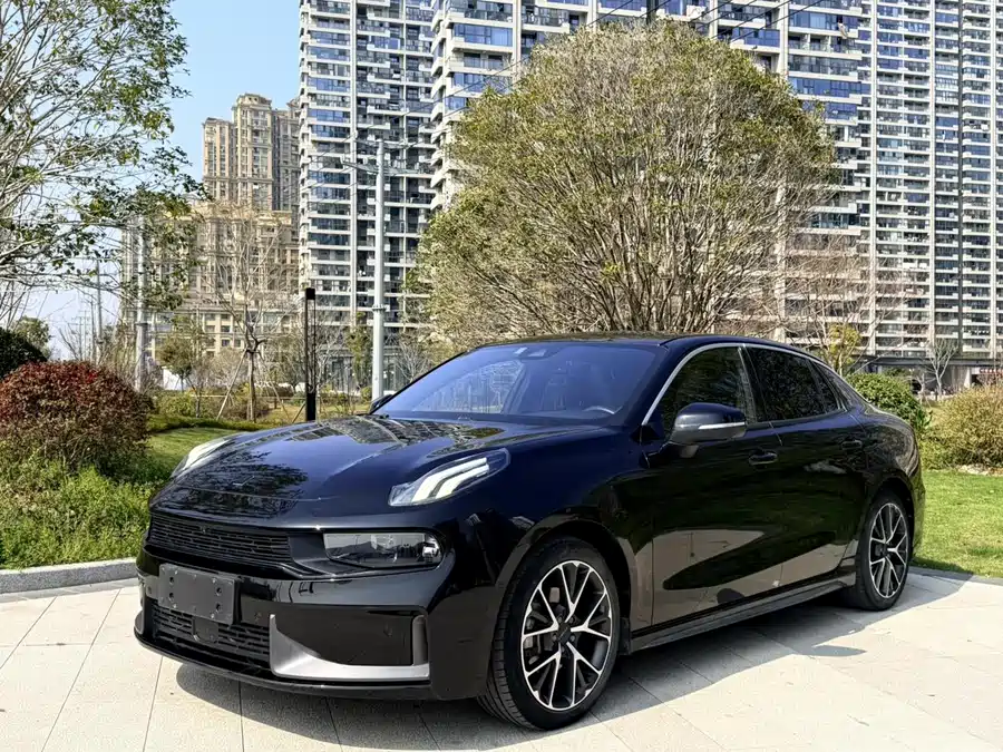Lynk & Co 03