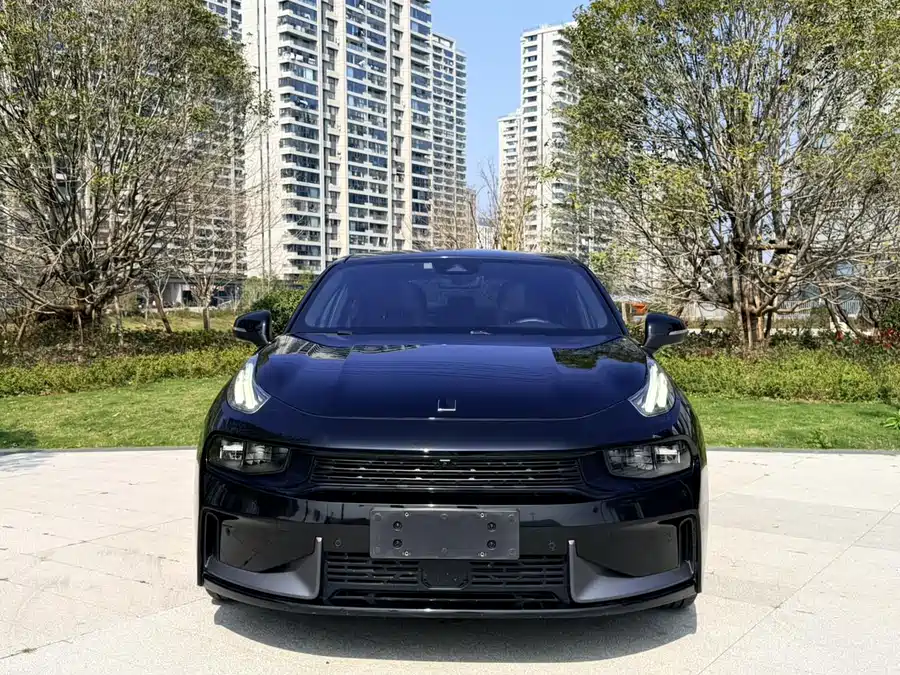 Lynk & Co 03