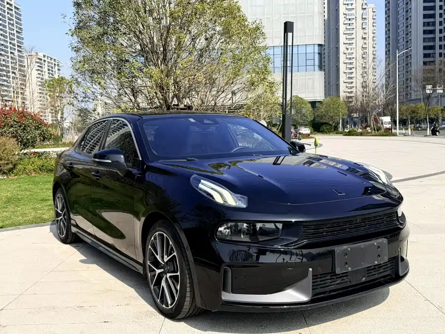 Lynk & Co 03
