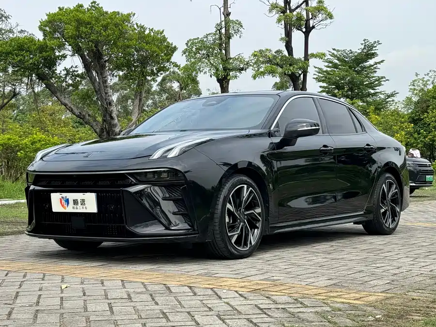 Lynk & Co 03