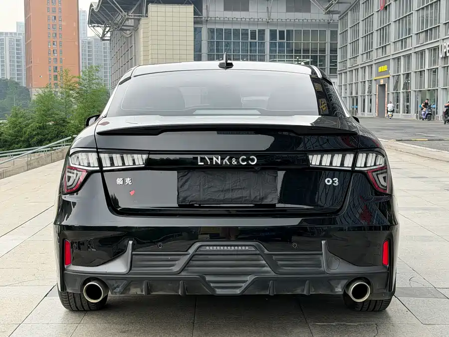 Lynk & Co 03