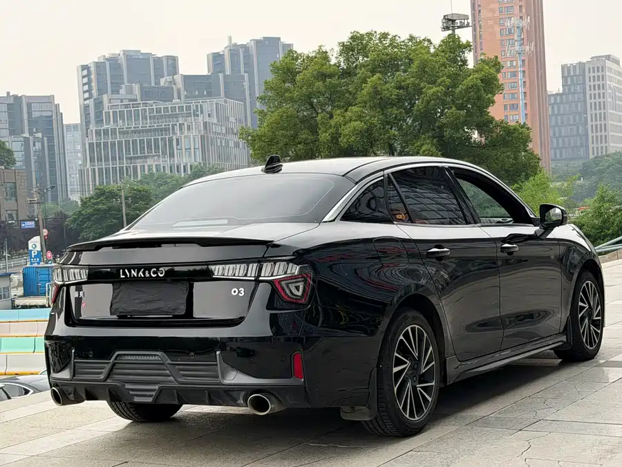 Lynk & Co 03