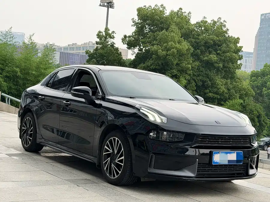 Lynk & Co 03