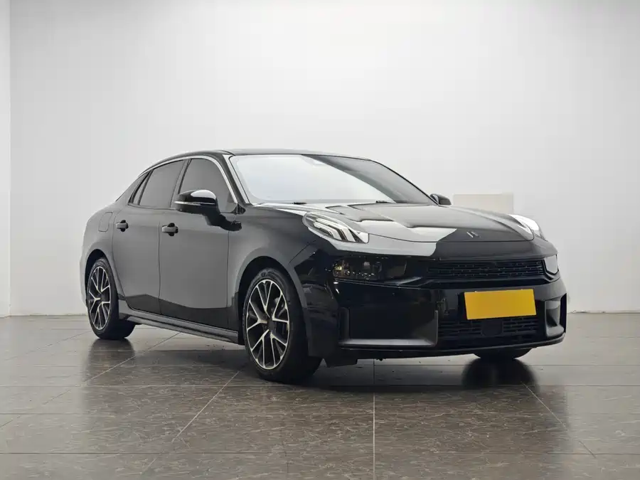 Lynk & Co 03