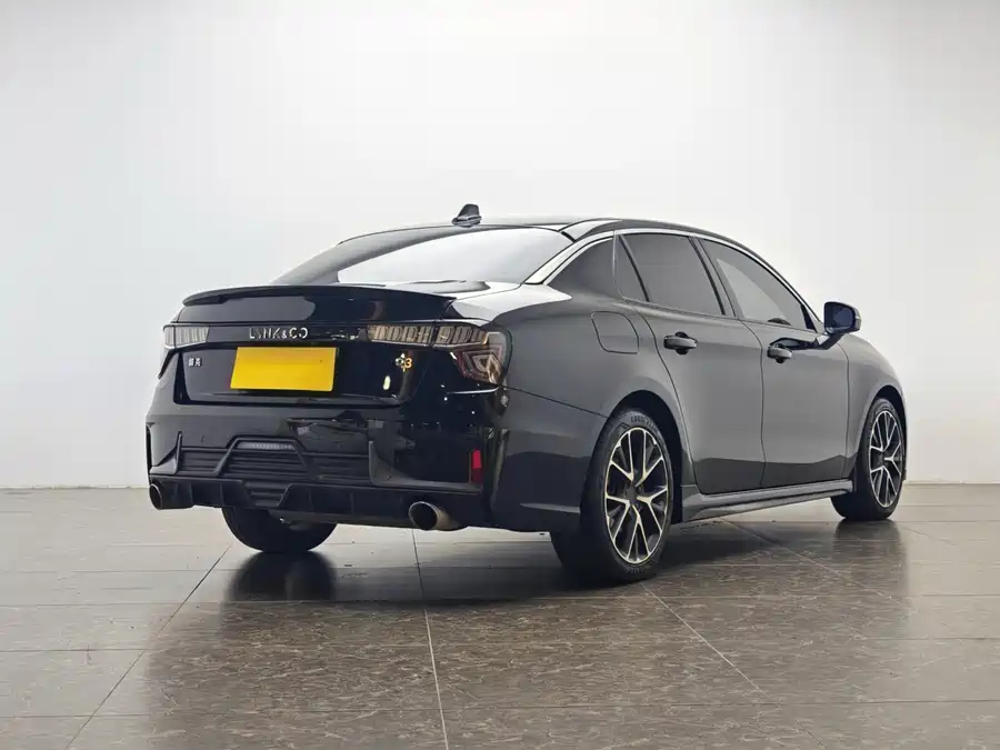 Lynk & Co 03