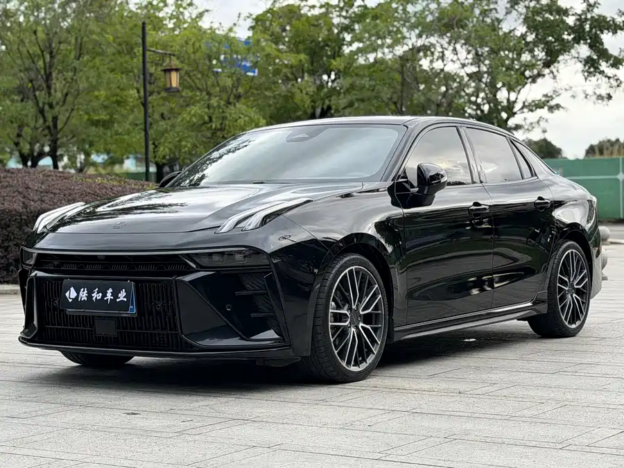 Lynk & Co 03