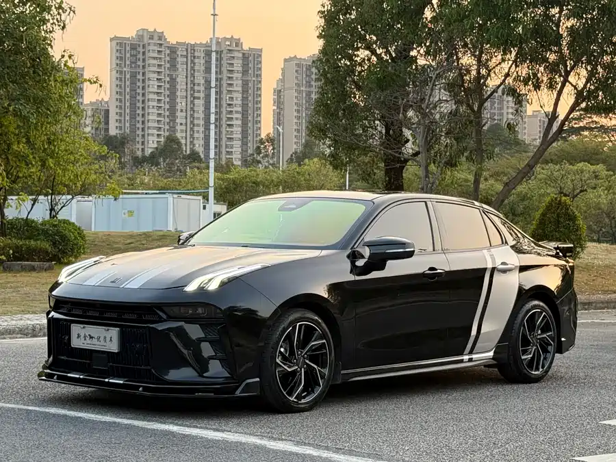 Lynk & Co 03