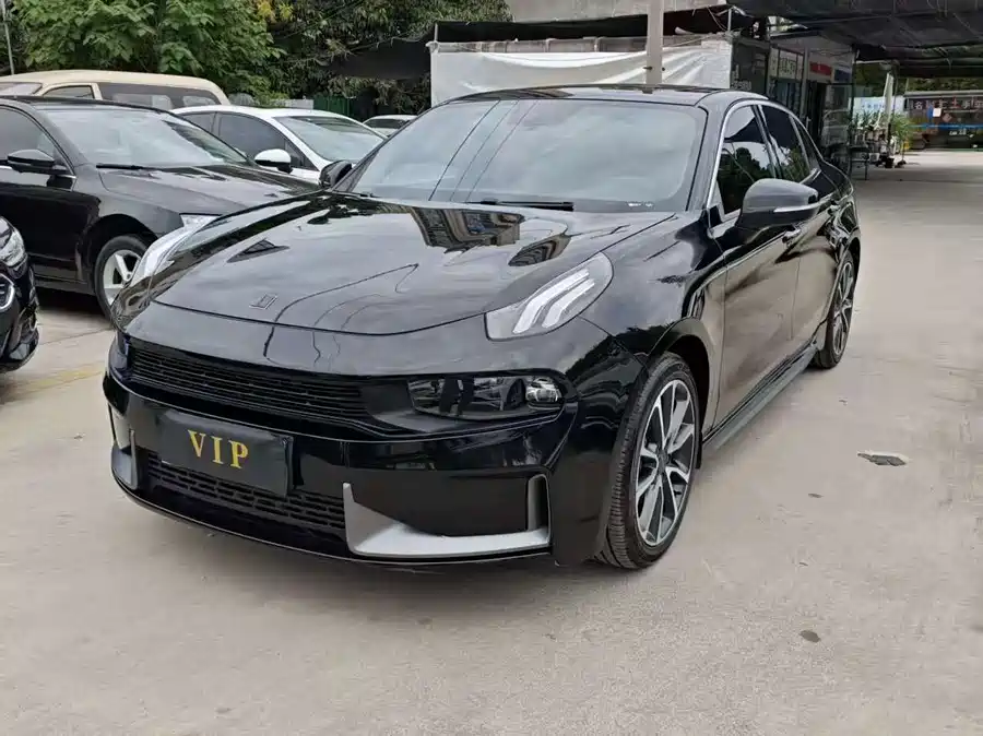 Lynk & Co 03