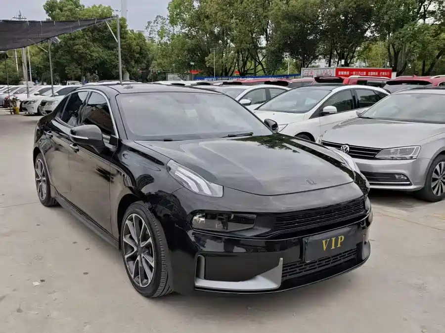 Lynk & Co 03