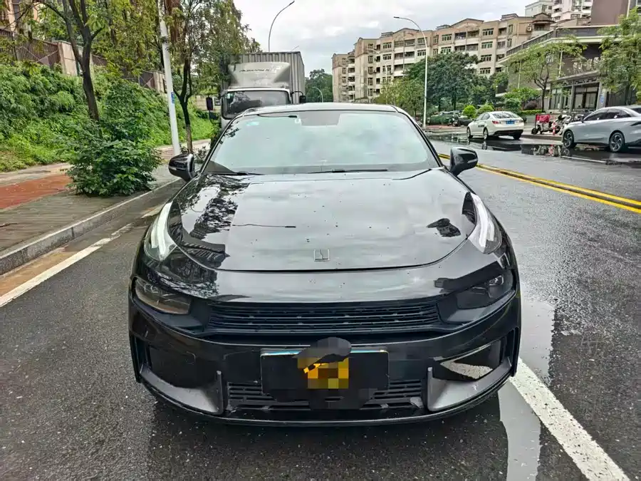 Lynk & Co 03