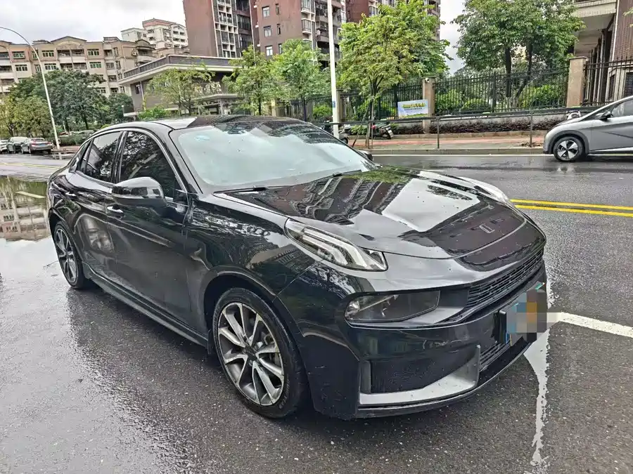 Lynk & Co 03