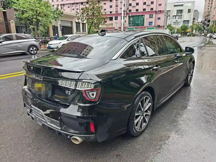 Lynk & Co 03
