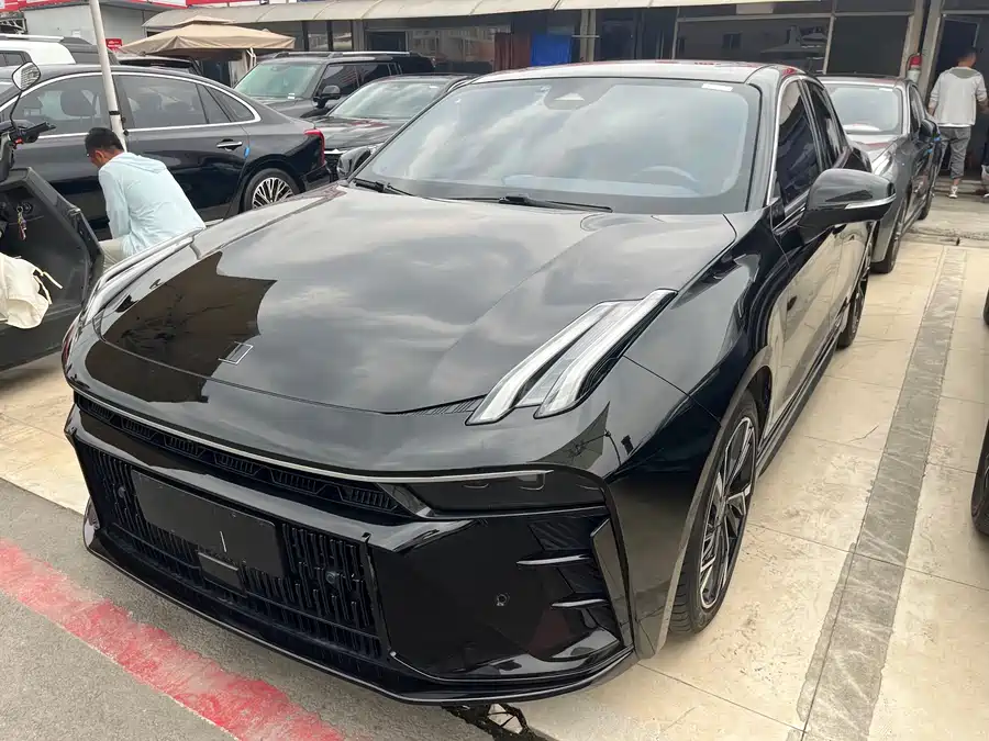 Lynk & Co 03