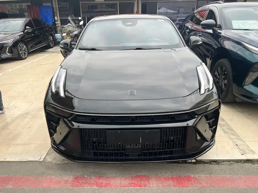 Lynk & Co 03
