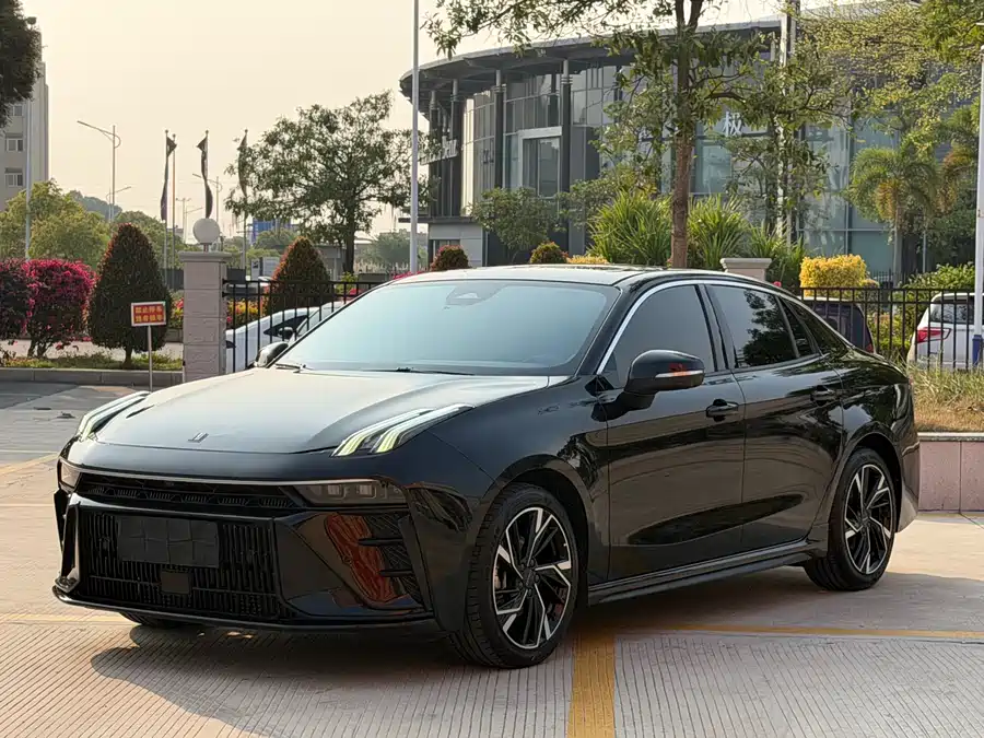 Lynk & Co 03