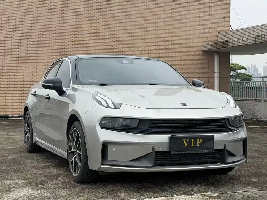 Lynk & Co 03