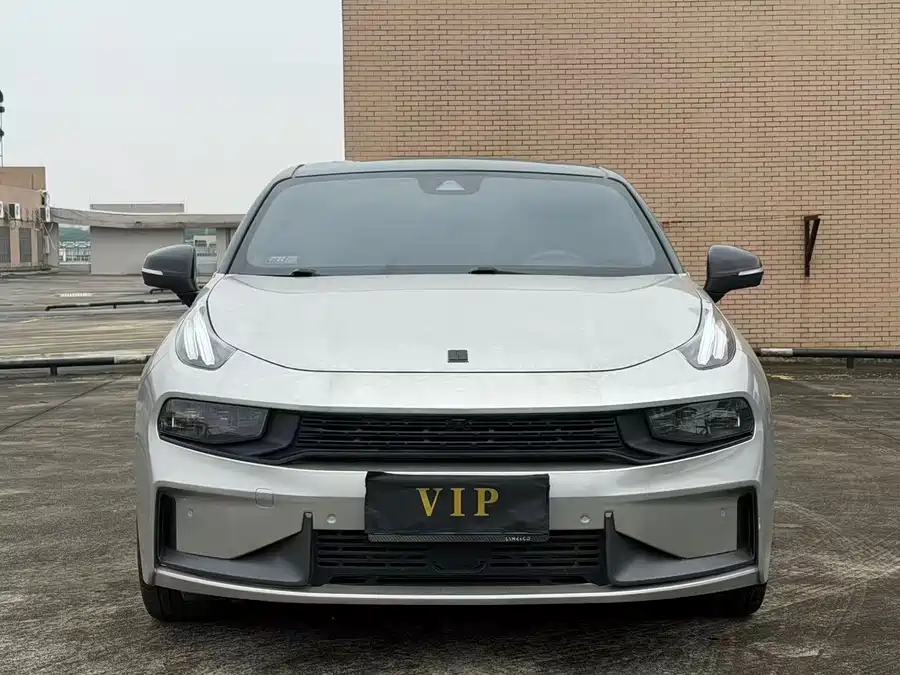 Lynk & Co 03
