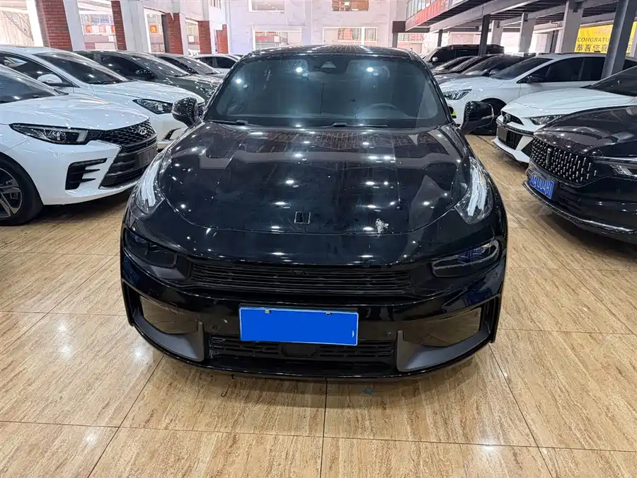 Lynk & Co 03