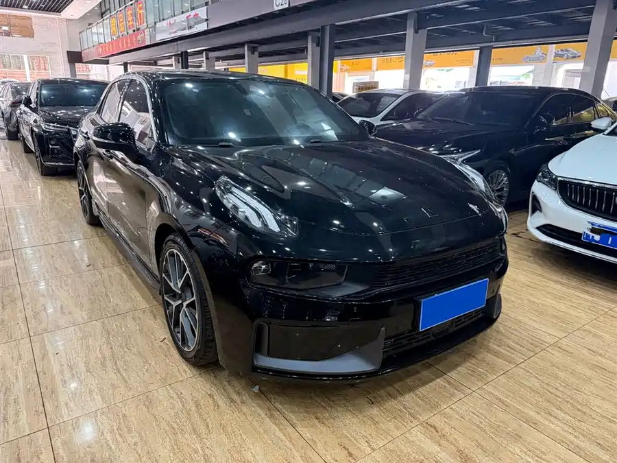 Lynk & Co 03