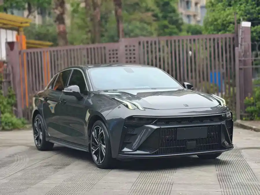 Lynk & Co 03