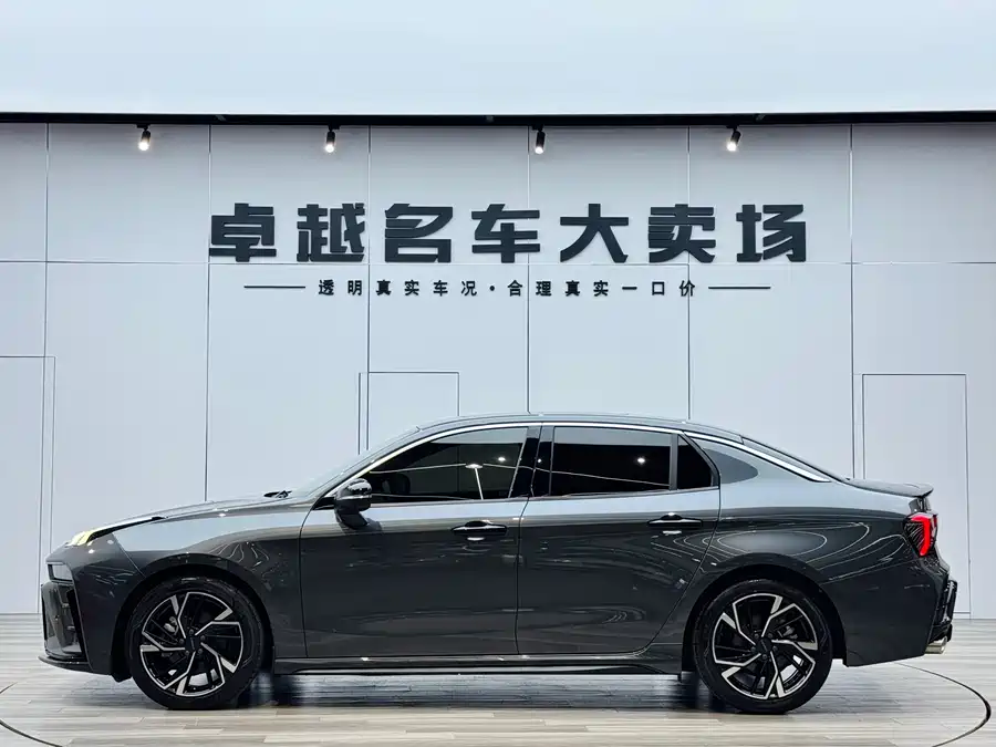 Lynk & Co 03