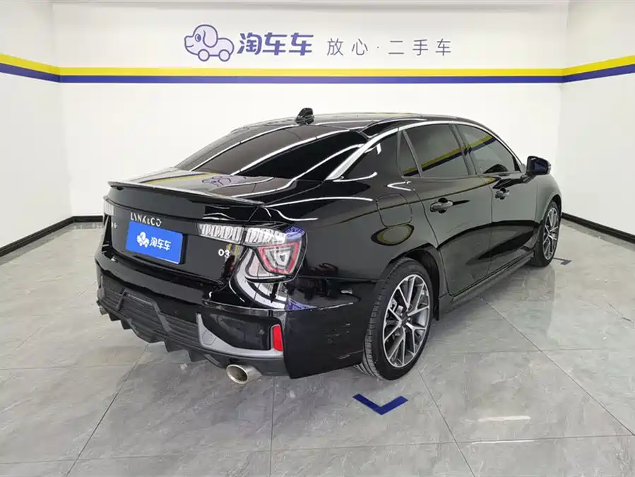 Lynk & Co 03