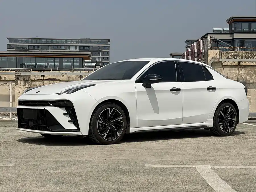 Lynk & Co 03
