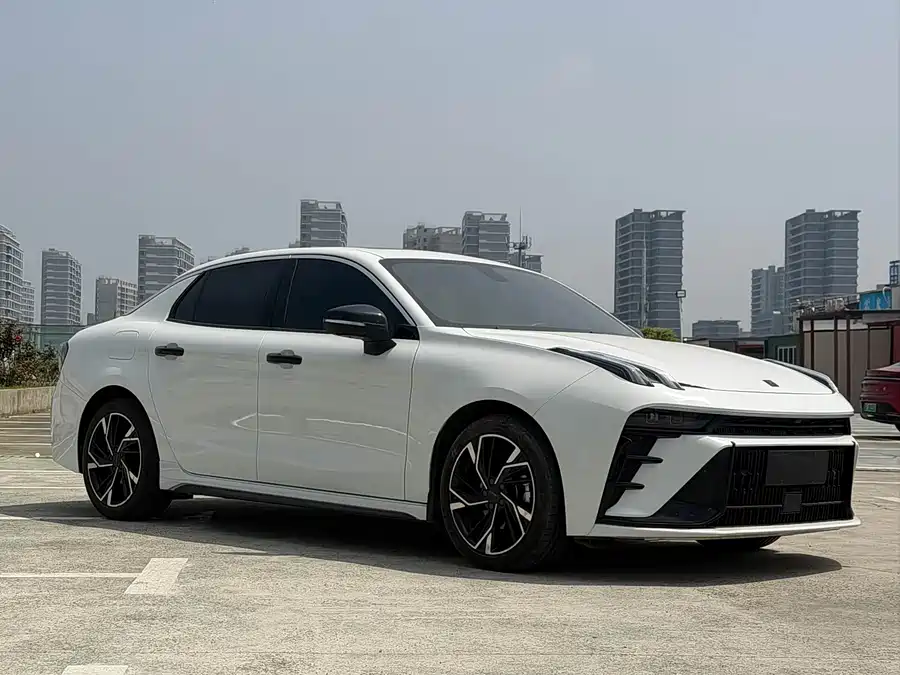 Lynk & Co 03