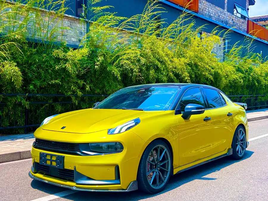 Lynk & Co 03