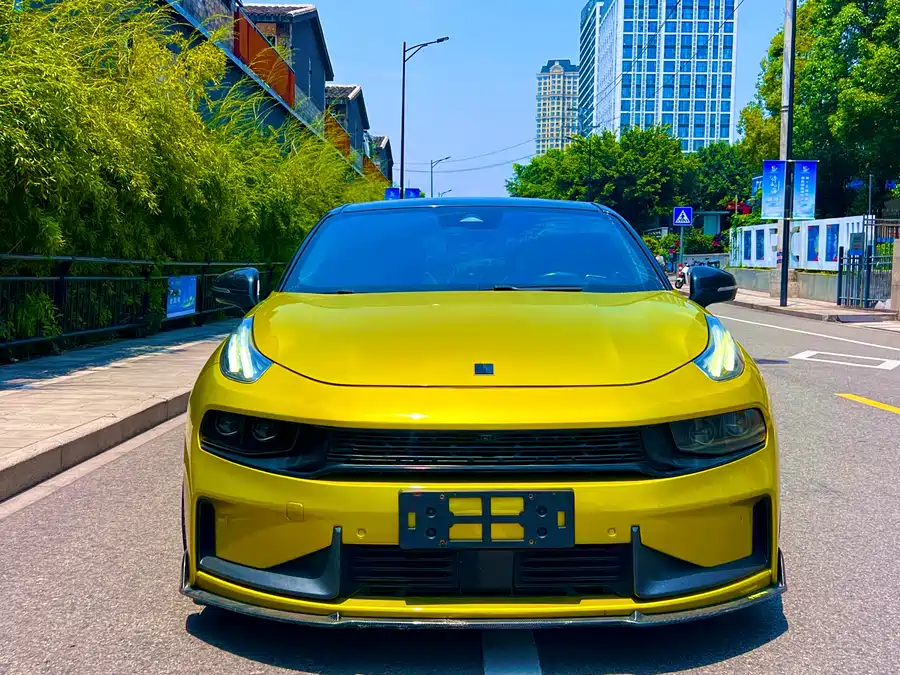 Lynk & Co 03