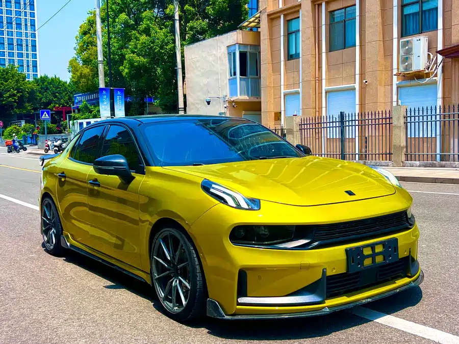 Lynk & Co 03