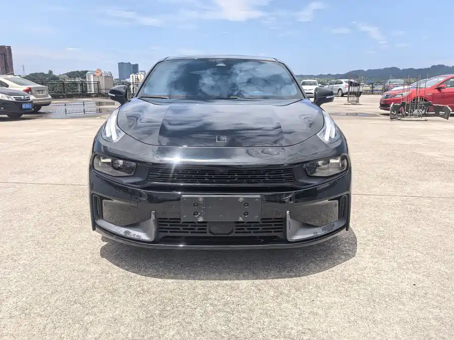 Lynk & Co 03