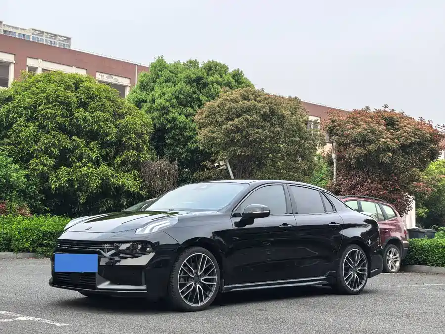 Lynk & Co 03