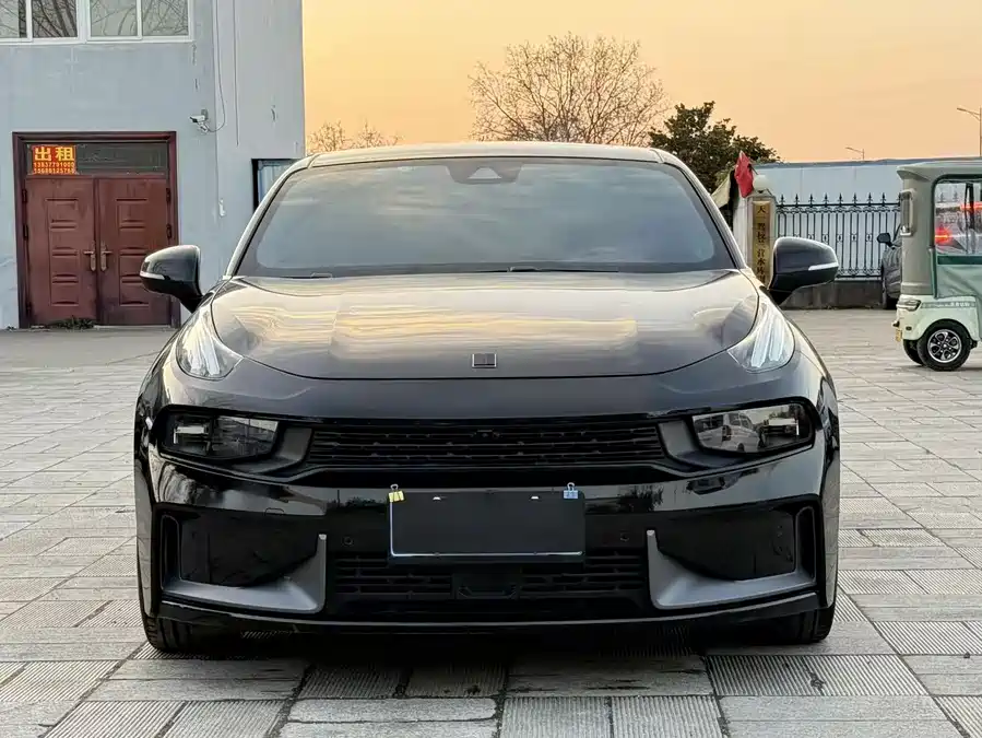 Lynk & Co 03
