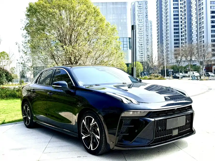 Lynk & Co 03