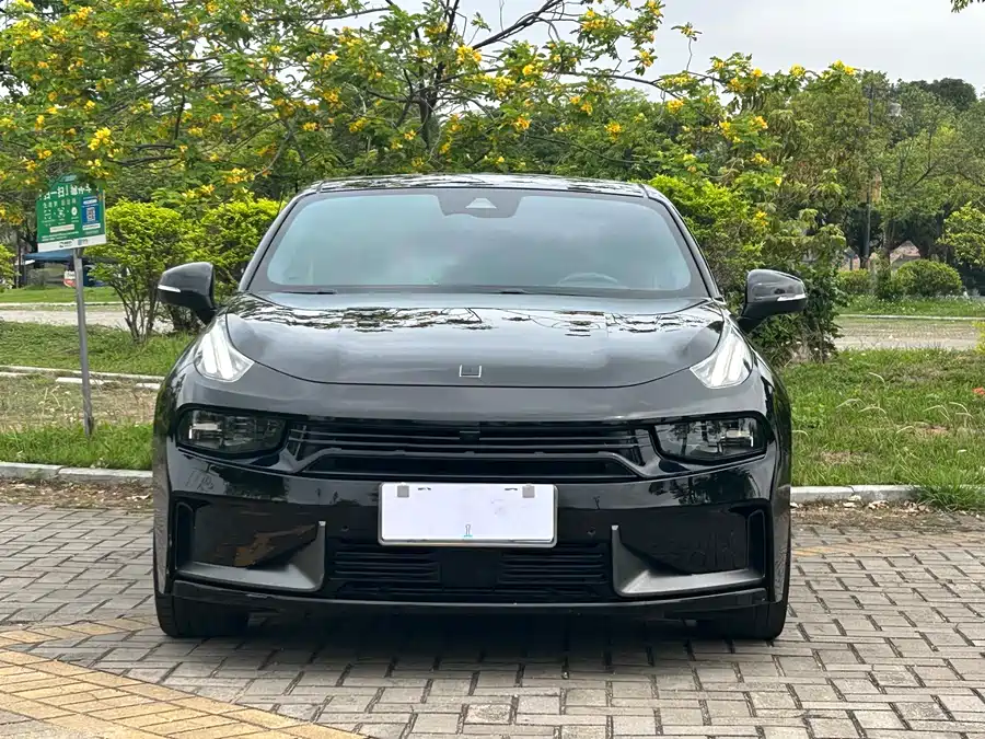 Lynk & Co 03