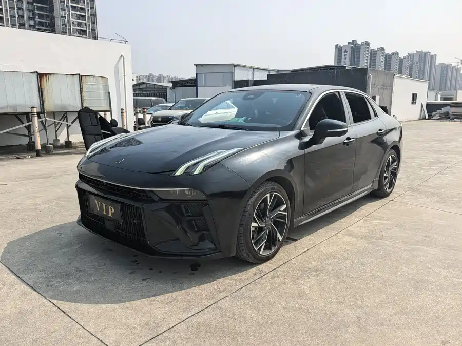 Lynk & Co 03